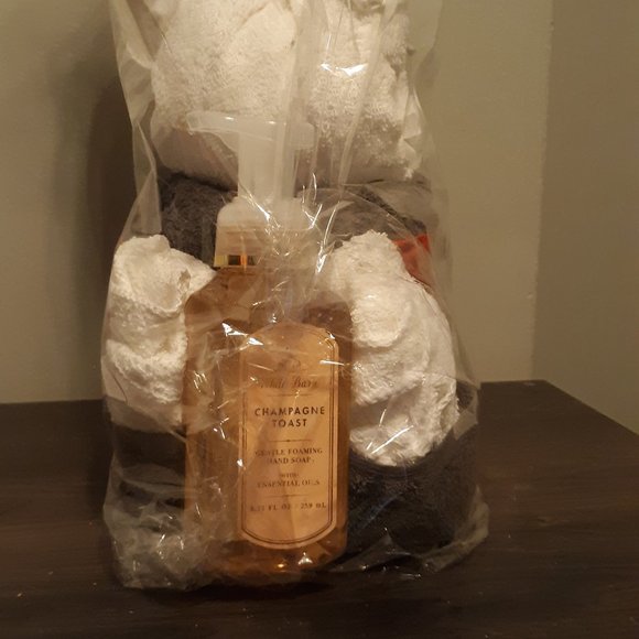 Handcrafted Towel, and wash cloths  Elephant - Picture 2 of 2